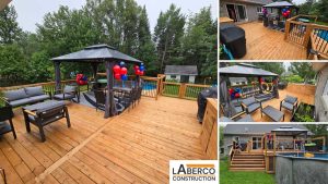 Terrasse en bois spacieuse avec mobilier extérieur, gazebo décoré de ballons et vue sur une piscine